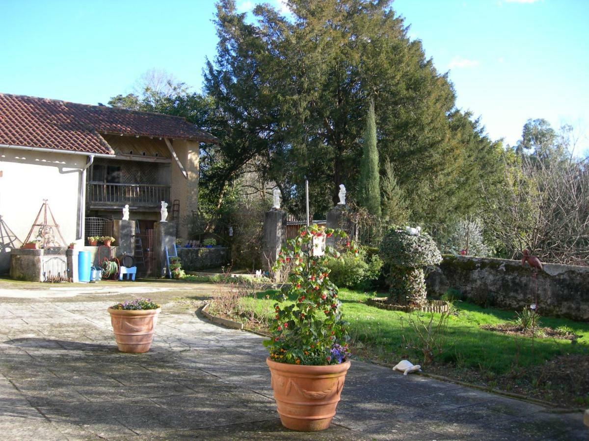 Bed and Breakfast Sous la Glycine Miélan Exterior foto