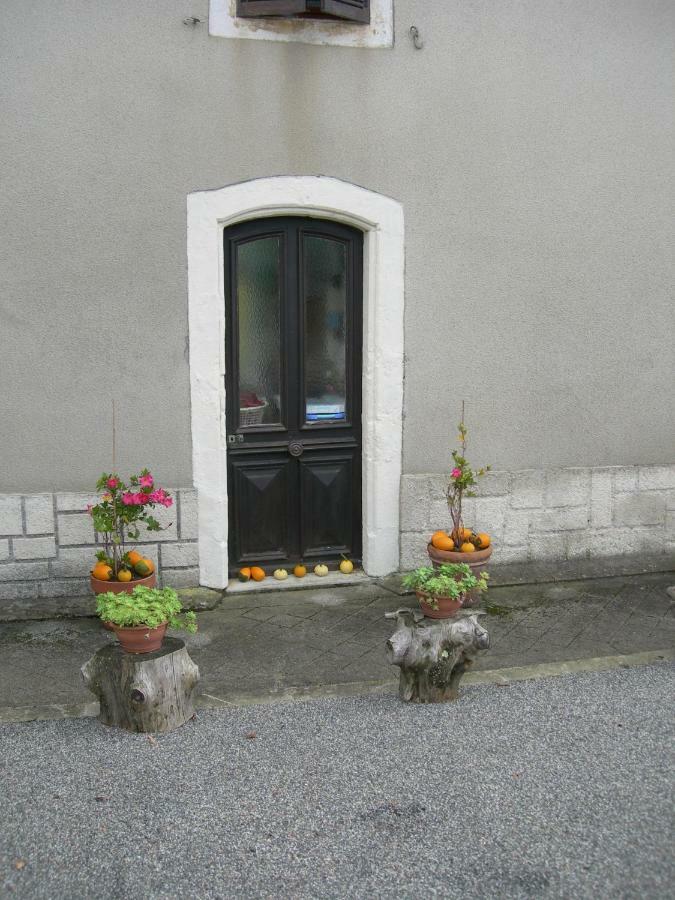 Bed and Breakfast Sous la Glycine Miélan Exterior foto